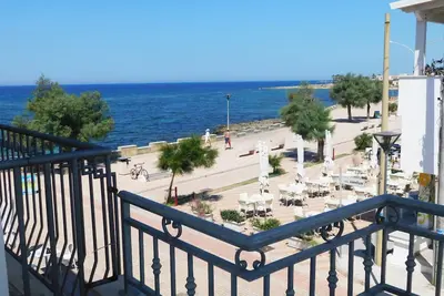 Image de Appartement central au bord de la mer Ionienne avec balcon, vue sur mer et climatisation