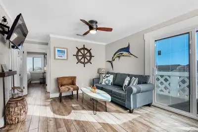 Image de 🌴Across From Beach-2 Pools-Remodeled-Balcony with Views-FinView🌴