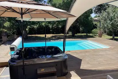 Image de Villa au bassin d’Arcachon, Piscine et spa, à Arès. A 8 km de l'océan plage.