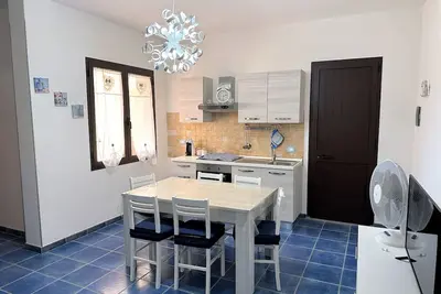 Image de Two-room apartment sleeps 4 ground floor, steps from the sea, with parking space