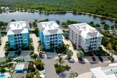 Image de 3 bedroom luxury condo near Anna Maria Island, pool, pet friendly, elevator!