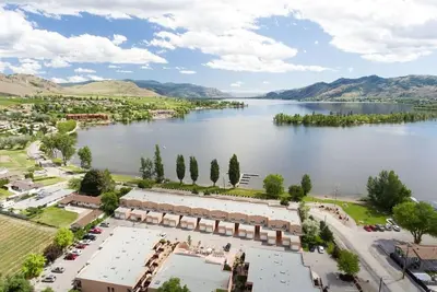 Image de Lakefront- 3 bdrm Townhome #108 Amazing Osoyoos Chris - casadeloro108@gmail. com