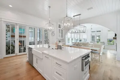 Image de Golf Cart! Private Pool! 5 Adult Bikes! Close to Beach!