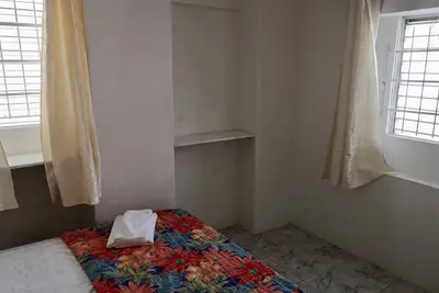 Image de Apt 5. Beautiful 2 bedroom apartment, close to restaurants and Accra beach.