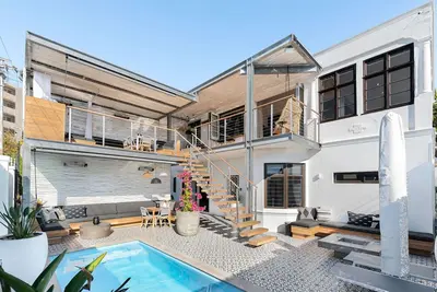 Image de Designer Pool Villa | Tranquil Green Point Oasis