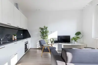 Joivy Splendid Apt for 5, moments from Duomo