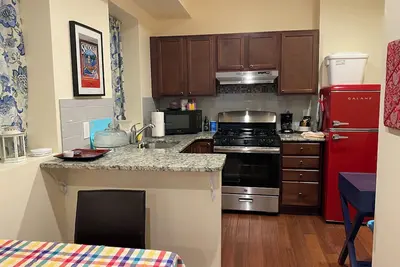 Image de Cozy studio on a pedestrian street in historic West Germantown in Philadelphia