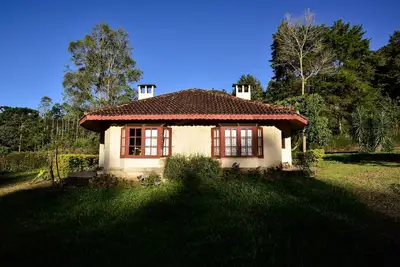 Image de Green chalet with fireplaces, hydro, sauna on the banks of the Rio Preto in Visconde de Mauá