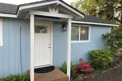 Image de Lovely private guest suite w/hot tub/grill/kitchenette