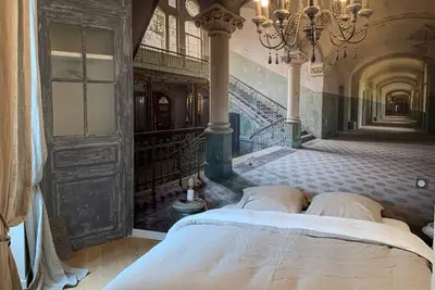 Image de Appartement artistique à Pau avec  vue sur le centre et sur le château