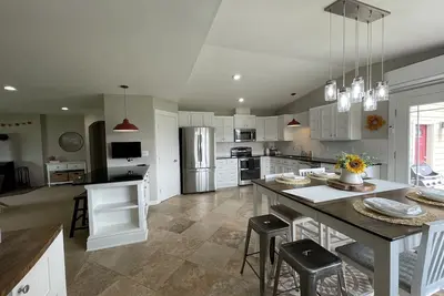 Image de No cleaning fee! Executive housing on 4. 5 acres close to Missoula