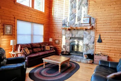 Image de Cozy Winter Getaway! Family Fun On Elm Island Lake.