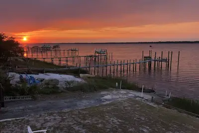 Image de Bay Front-Private Dock-Spectacular Sunrises and Sunsets (Sleeps 6)