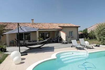 Image de Villa familiale T5 climatisée avec piscine, jardin, salle fitness équipée<br>