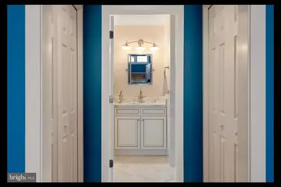 Image de Large Single Family home in spectacular condition and location