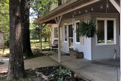 Image de Peaceful Lodge, private drive, 2 boat garage, near launch on Lake Guntersville