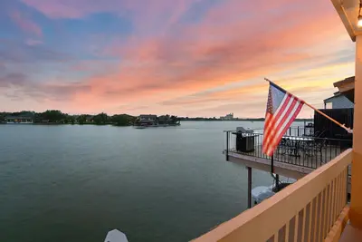 Image de The best sunset on the lake!