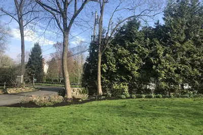 Image de Suburban Greenwich, Walk to Train, Kids Dream
