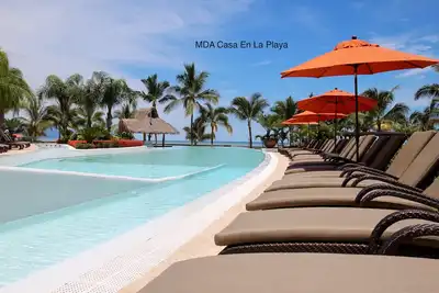 Image de 3200 sqft 3Bed 3Bath - 6ppl King King Queen w 100m Infinity Pool