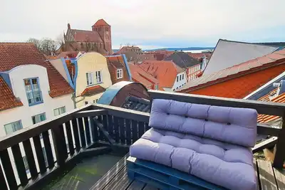 Image de Above the roofs of goods Object Id 121193