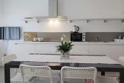 Image de Apartment With Independent Balcony/Terrace