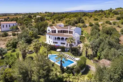 Image de Charming Algarve Villa | Villa Quinta Luz | 9 Bedrooms | Large Pool & Snooker Table | Silves