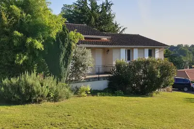 Image de Comfortable house with view in wooded garden