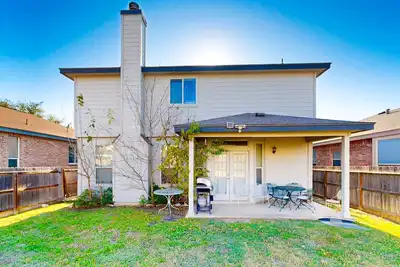 Image de Charming family friendly home, enclosed backyard & 20 miles from San Antonio