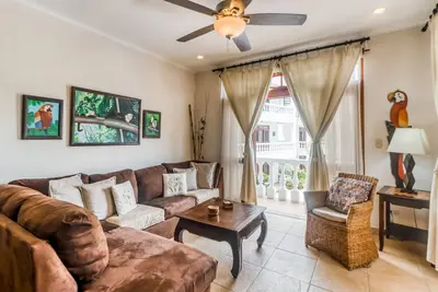 Image de Amazing waterfront oasis with furnished terrace, multiple pools, & beach access