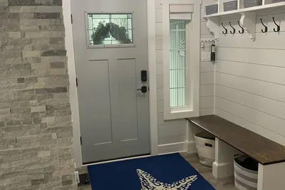 Image de Clean, Modern family friendly beach house