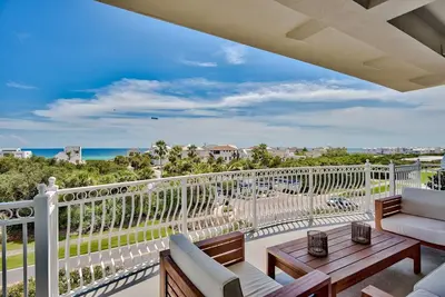Image de Legacy at the Alexander - Penthouse Condo - 4 Bikes, Seacrest Pool