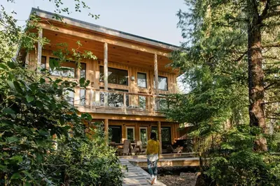 Image de Home in Tofino w/ hottub