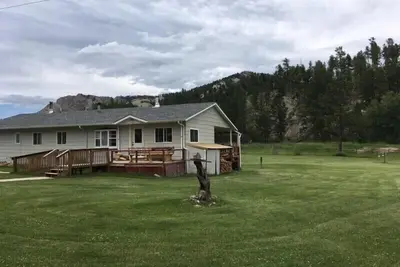 Image de Newly remodeled 3 bd apartment steps from the Mickelson Trail in the Black Hills