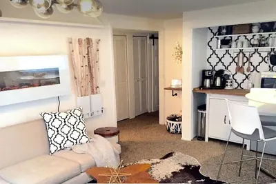 Image de Cherry Creek Chic Retreat🍒