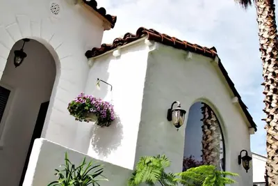 Image de Maison de luxe dans une famille bienvenus Situation avec jardin privé