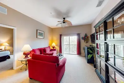 Image de Snowbird-friendly resort condo with private balcony, pool & hot tub - near parks