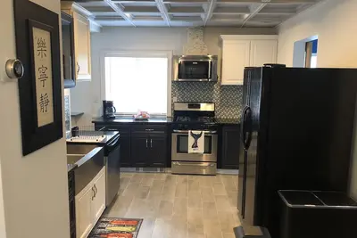 Image de A charming modern suburban 3 bedroom condo close to Boston