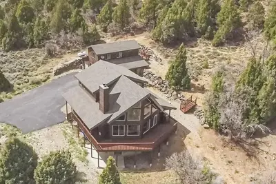 Image de Private Luxury Cabin on 5 Acres, 3bd/2. 5ba perfect base camp to N. Parks!