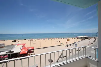 Image de Holiday apartment, sea-front, fantastic sea views.