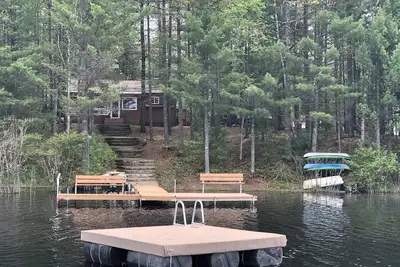 Image de Serene, private lake Cozy 3br1ba Cabin 2 kayaks, 2sups, paddleboat, fishing boat