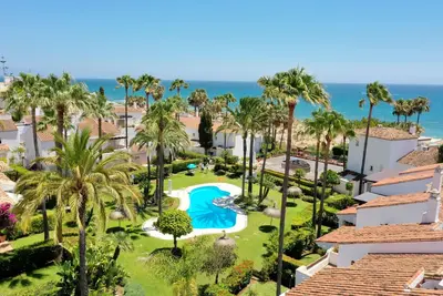 Image de Meilleur endroit calme en bord de mer complex 2 piscines- directement en piscine