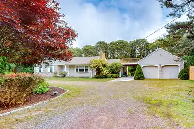 Image de Family home with association beach access and elevated deck