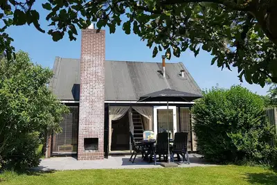Image de Buitenplaats 11 quietly situated near forest and beach