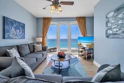 Image de Gulf-front corner unit. 5th floor. Beach service during season!