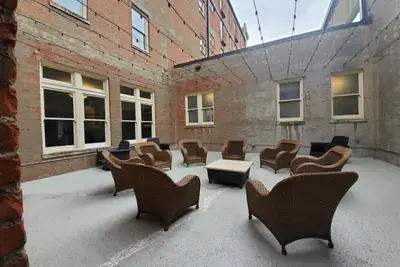 Image de 2 bedroom 2 full bath 2 story luxury penthouse in the heart of downtown! !