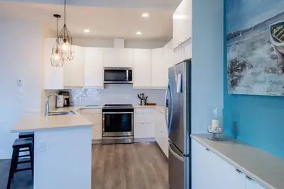 Image de Spectacular Waterfront Suite in the Heart of Comox