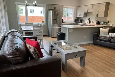Image de Downtown Luxury Sleep Number Beds near West Chester & Coastal Trail. Sleeps 4-6