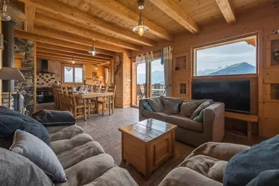 Image de Vaste appartement avec Jacuzzi dans chalet