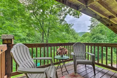 Image de Mountain-View Maggie Valley Home w/ 2 Decks!
