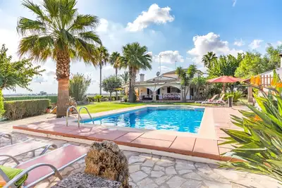 Image de Villa de charme \"Finca Santa Eulalia Petit\" avec porche et piscine